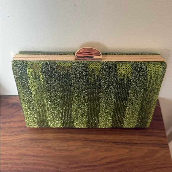 Green sequin clutch with removable gold chain - Picture 3 of 4